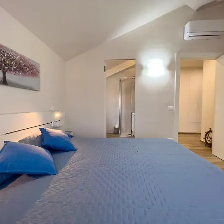 Vista Mare Borgo Peri אימפריה